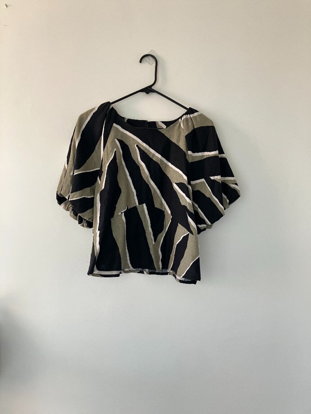 DKNY jungle linen top size medium
